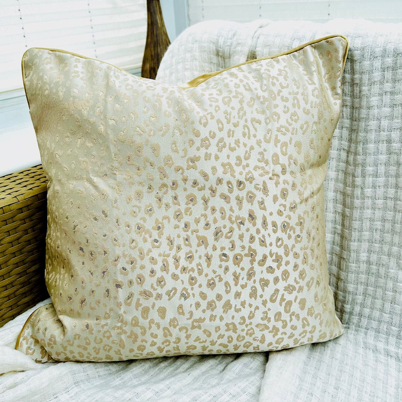 Designer Cushion Cover (18x18" - 45x45 cm) - Style 25-3