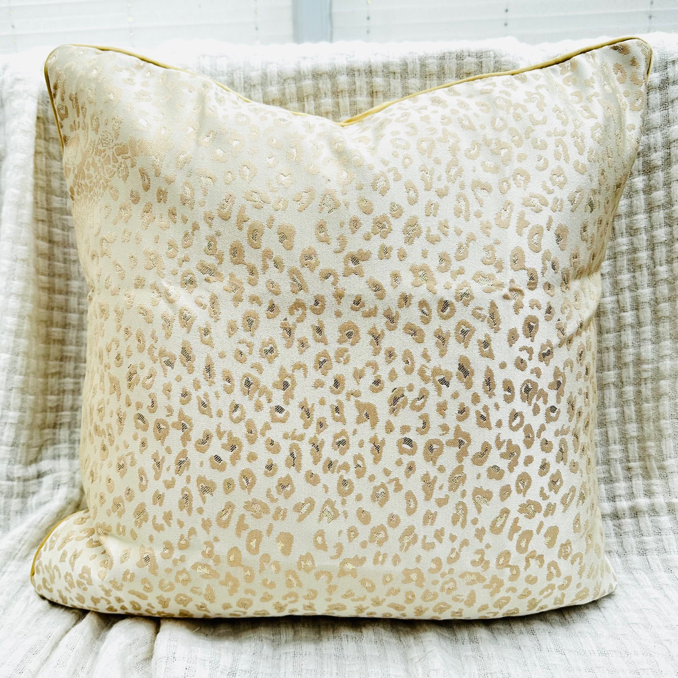 Designer Cushion Cover (18x18" - 45x45 cm) - Style 25-0